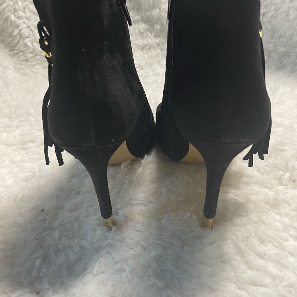 Guess Aziz black suede fringe ankle boots peep toe gold tone accent SZ9.5 - Picture 5 of 10